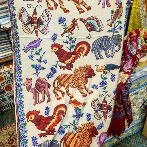 Эксклюзивный шерстяной платок с ручной вышивкой животных